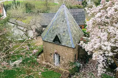 Image de luxury fairytale cottage perfect for couples\n\n