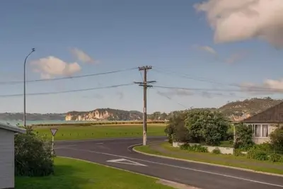 Image de Across the Road to the Beach - Apartment