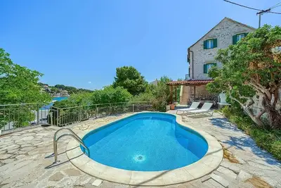 Image de Traditional Stone Villa, Private Pool & Prime Position in Sumartin - 20m from the Sea & Restaurants