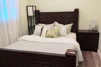 Image de 2 Bed 1 Bath house with backyard near to highway and Cfb Trenton