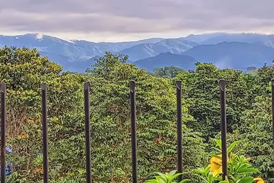 Image de 6 Bedroom House w/ WiFi Ac in Quepos--20 Minutes to Manuel Antonio National Park