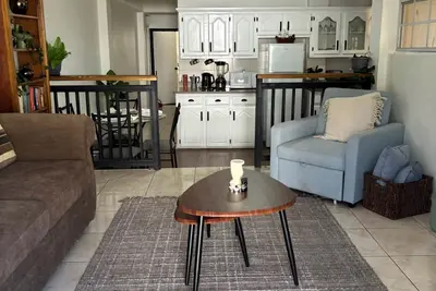 Image de Charming 2-bedroom apartment in Corinth with WiFi, Ac and sleeps many! ! !