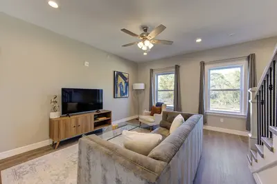 Image de Brand New Stylish 2br Townhome, Fast WiFi & Ac, Nestled in Downtown Houston