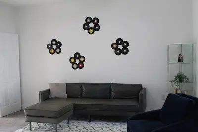 Image de Newly Renovated House On Lakeview