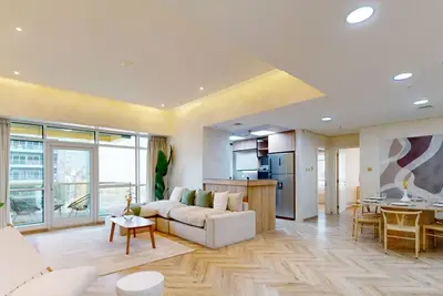 Image de Lake City Tower - Upgraded Two Bedroom in Jlt