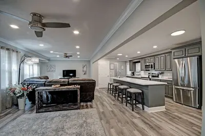 Image de City Retreat Near the Lake, Great for Fishing