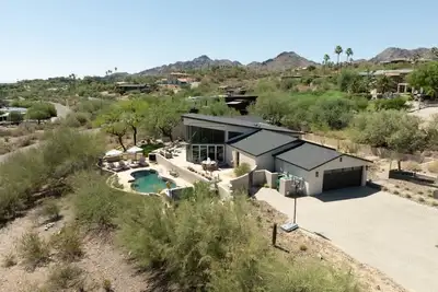 Image de 4br getaway w/ pool, fire pit & spacious backyard