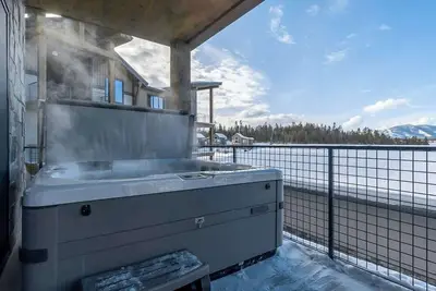 Image de Laid-Back Luxury | Walk to Town