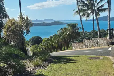 Image de Ocean View Apartment with Buggy – Hamilton Island