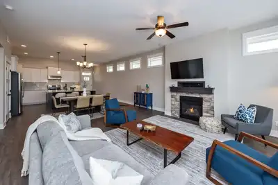 Image de Spacious and clean 4-bedroom townhome in Urbandale with fitness room, WiFi