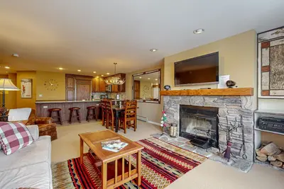 Image de Walk-to-A/B Quad, Winterplace condo with hot tubs, indoor pool, fireplace & wifi