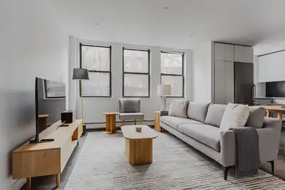 Blueground | Dumbo, rooftop & w/d, nr bridge