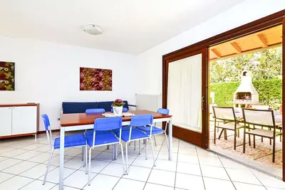 Image de Appartement dans une maison de vacances avec Wifi, climatisation, piscine, Tv, terrasse, parking