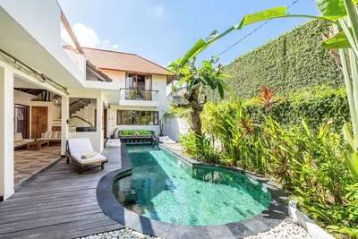 Image de Luxury 8 Bedroom Family Villa in Seminyak Center