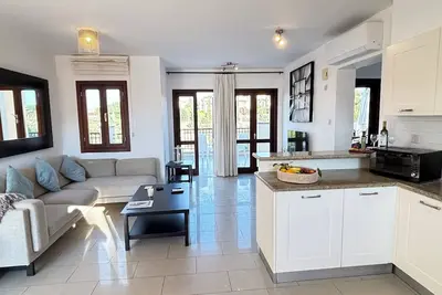 Aphrodite hills, Anatoli, 2 bedroooms apt, large terrace, 2 min from the pool
