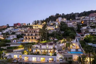 Villa à Taormina avec 8 chambres à coucher, 16 couchages