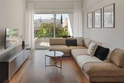 Image de Phaedrus Living: Evergreen City Flat