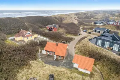 Image de Modernized holiday home, centrally located in one of Søndervig's best locations.