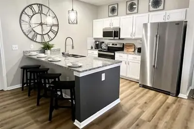 Image de Wow, Gorgeous! Less than 2 mi to Campus & The Square!