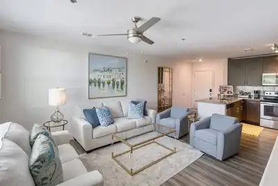 Image de Walk to Campus & The Square with 2 Parking Spaces!