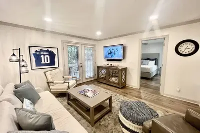 Image de New! Walk to the Vaught from \"The Rebel Stroll\"!