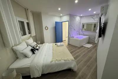 Image de Dolce Vita, apparemment luxueux avec balnéothérapie