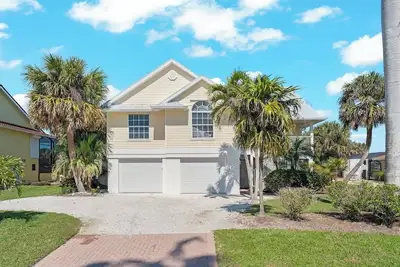Image de Cozzi Casa: Pool Home With Elevator in Beachview Estates