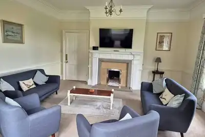 Image de Spacious house with a large garden on a private country Estate