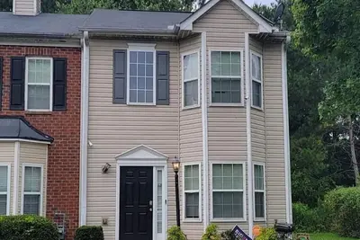 Image de Only minutes from downtown Atlanta /Renovated Townhome