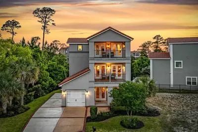 Image de Walk/Bike/Golf Cart to Beach from Luxury Home w/Pool