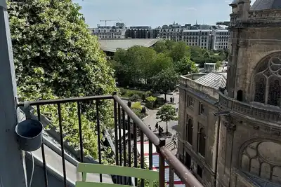 Image de Paris in the Sky: hyper central, balcon, jolie vue, soleil, clim. , ascenseur