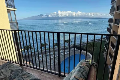 Image de Whale Watching Oceanfront Escape | Molokai Views & Cool Tropical Breezes