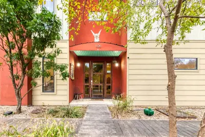 Image de Industrial Loft perfect for Foodies - King beds