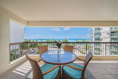 Image de Aston Waikīkī Beach Tower by Gather 2br Condo w/ Oceanview, Pool & Lanai