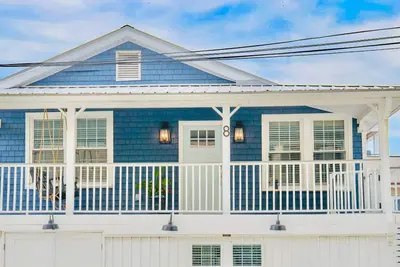 Image de The Latimer-Charming 3-bedroom Cottage at Wrightsville Beach-Steps to Ocean
