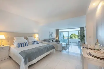 Image de Bright Studio with Terrace, Pool and Sea Views