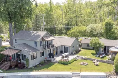 Image de Spacious 4-bedroom house on Conesus Lake. 110 feet of lakefront with hot tub