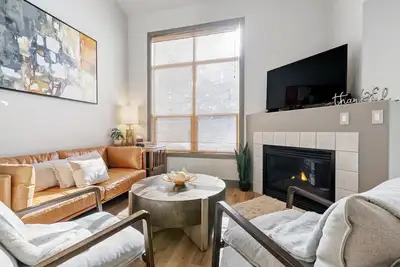 Image de Perfectly Located 3 Bed 3. 5 Bath Beautiful Townhome