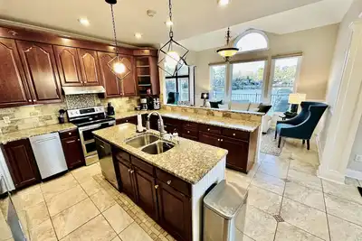 Image de Lake Murray Retreat: Pool Bomb Island Views