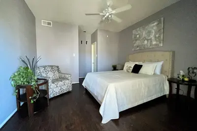 Image de Charming 2 bedroom 2 bath condo in Houston Medical Center.