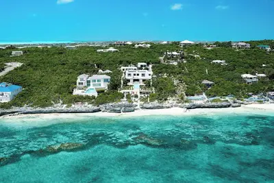 Image de Ca'55 Villa - Spacious Hideaway in a Blue Mountain Beachside Setting