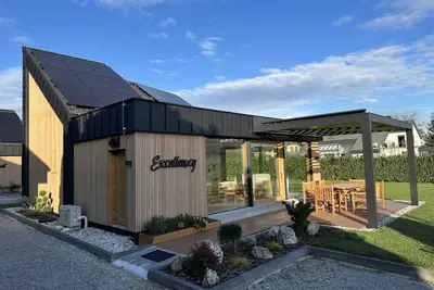 Image de Elegant Warm Bliss Hideaway Escape Lodge - Holiday Home with Hot-Tub and Sauna
