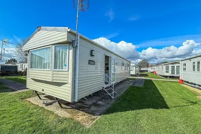 Image de Lovley 8 berth caravan at Dovercourt Park, Essex ref 44202b