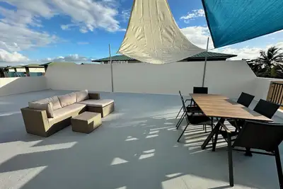 Image de Serenity by the Sea – 3br Penthouse with Semi-Private Beach, WiFi, full A/C