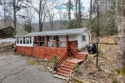 Image de Cozy country cottage just minutes to Lake Chatuge and 15 Miles from Helen