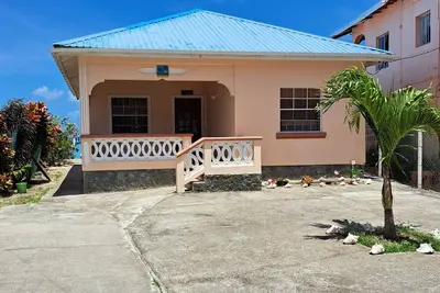 Image de PalmVille - Charming 2-bedroom house with Ac, WiFi