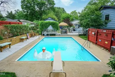Image de Private Hot Tub, Deep Pool, Fire Pit, 3 King, 1 Queen, Tv! !