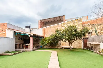 Image de Maison de campagne 'Les Oliveres Mil-lenaries 2' avec piscine partagée, Wi-Fi et climatisation