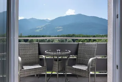 Image de Appartement \"Schöneck Edelweiss\" avec vue sur les montagnes, terrasse partagée et Wi-Fi