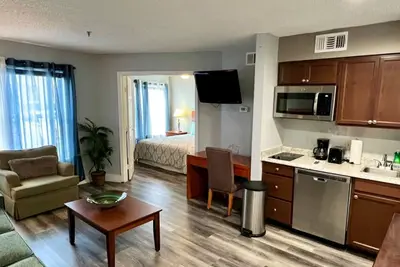 Image de King Bed First Floor Family Condo Disney Universal